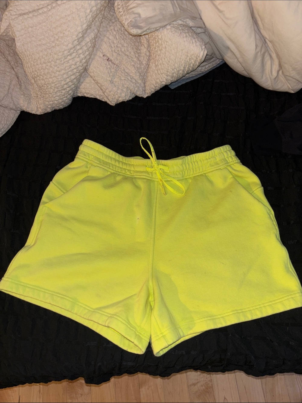 Lululemon Loungeful High-Rise Short 4"
Electric Lemon
